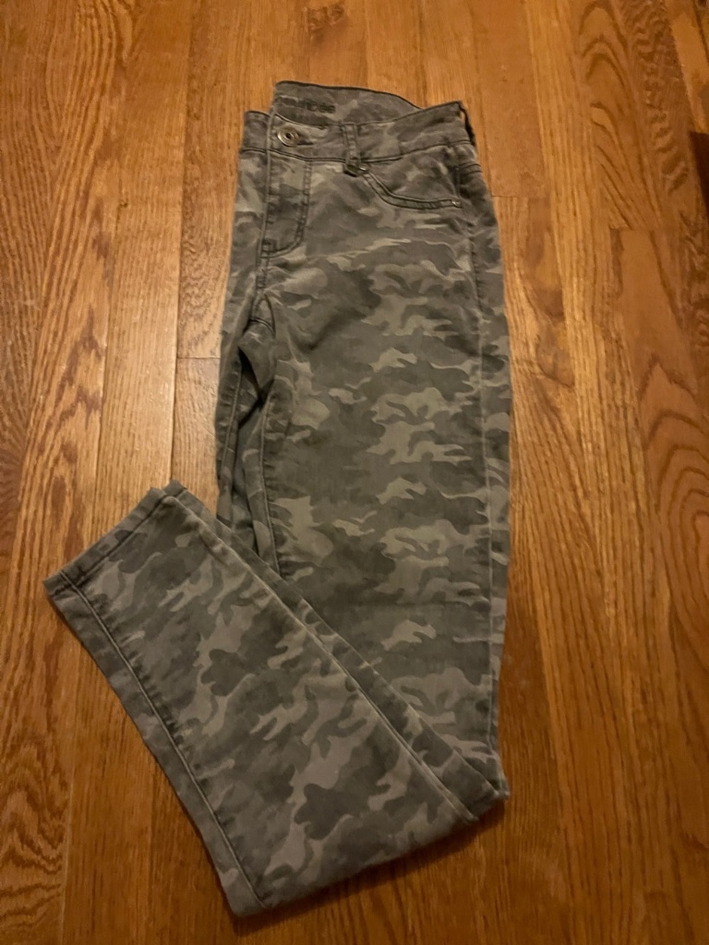 Maurices Women's grey Camo Skinny Jean XS